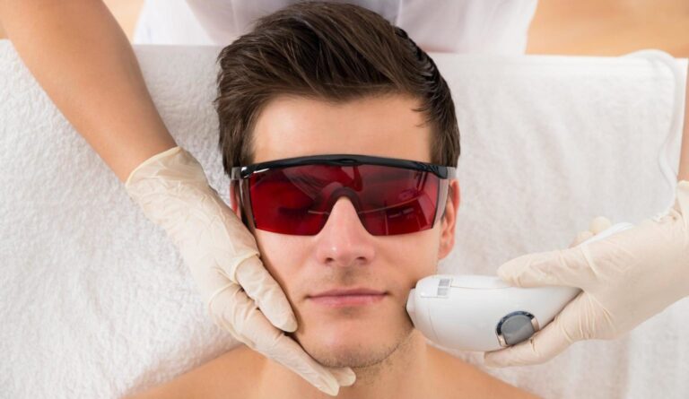 Read more about the article Features of laser hair removal for men on certain parts of the body